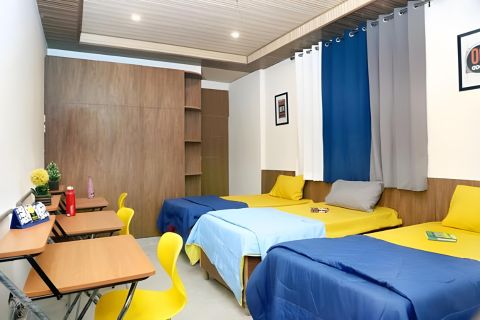 Triple occupancy rooms for Boys in Karol Bagh